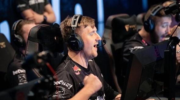 zweih ： 牙痛和低帧率在玩游戏时真的很不舒服