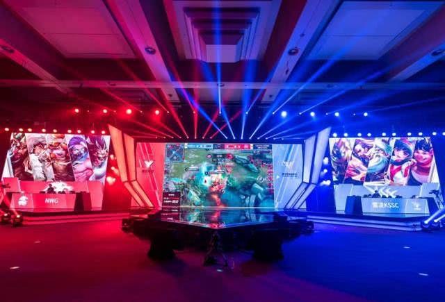 黄旭东：LOL选手抱怨石油杯经济舱，年轻选手没吃过苦啊！