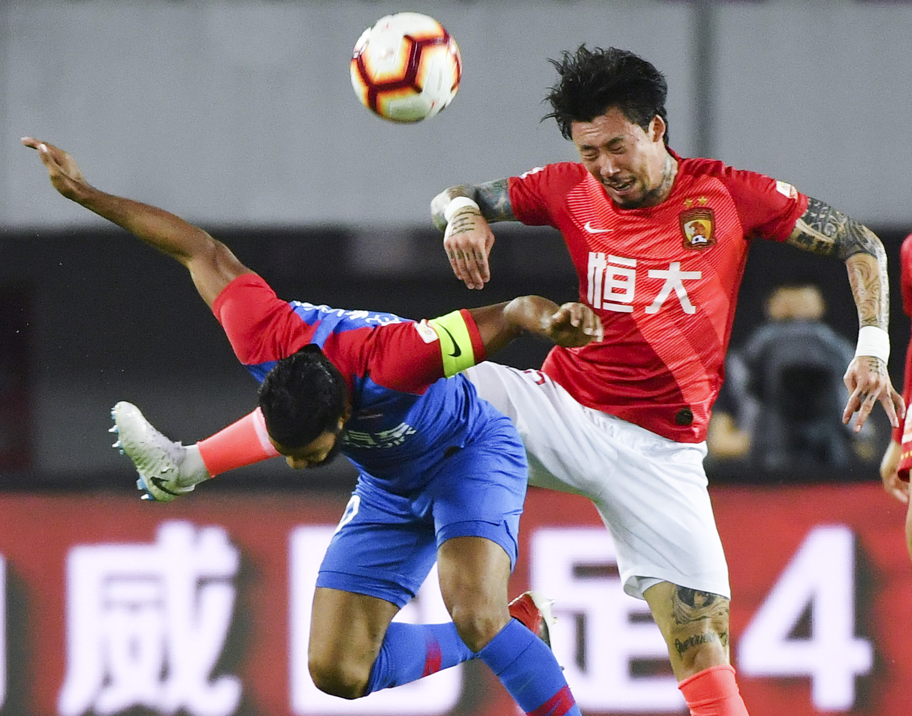 LPL选手公布iG全神班2025定妆照：登峰造极，再赴極境再登山